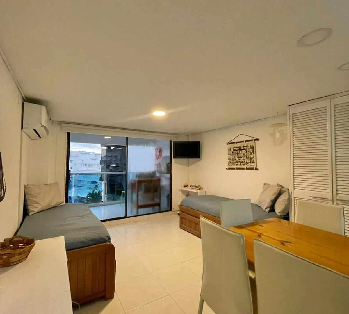 Edificio Apartamentos Hansa Alado De La Playa San Andrés
